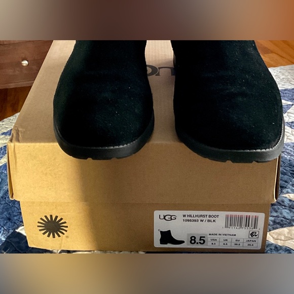 Ugg suede Chelsea boot - Picture 2 of 4